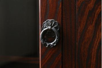 中古　美品!!　岩谷堂箪笥　上品なデザインの黒金具が美しいサイドボード(サイドキャビネット、リビングボード、テレビ台、テレビボード、収納棚、飾り棚、戸棚、ヴィンテージ、民芸家具)(R-083106)