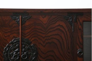 中古　美品!!　岩谷堂箪笥　上品なデザインの黒金具が美しいサイドボード(サイドキャビネット、リビングボード、テレビ台、テレビボード、収納棚、飾り棚、戸棚、ヴィンテージ、民芸家具)(R-083106)