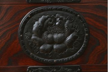 中古　美品!!　岩谷堂箪笥　上品なデザインの黒金具が美しいサイドボード(サイドキャビネット、リビングボード、テレビ台、テレビボード、収納棚、飾り棚、戸棚、ヴィンテージ、民芸家具)(R-083106)