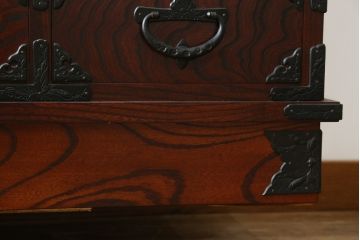 中古　美品!!　岩谷堂箪笥　上品なデザインの黒金具が美しいサイドボード(サイドキャビネット、リビングボード、テレビ台、テレビボード、収納棚、飾り棚、戸棚、ヴィンテージ、民芸家具)(R-083106)