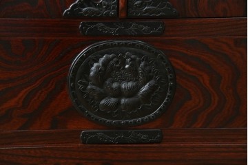 中古　美品!!　岩谷堂箪笥　上品なデザインの黒金具が美しいサイドボード(サイドキャビネット、リビングボード、テレビ台、テレビボード、収納棚、飾り棚、戸棚、ヴィンテージ、民芸家具)(R-083106)