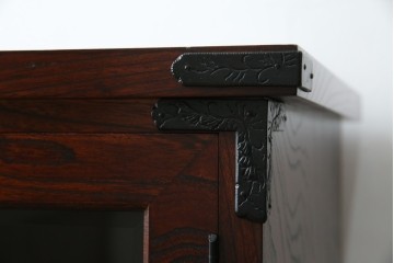 中古　美品!!　岩谷堂箪笥　上品なデザインの黒金具が美しいサイドボード(サイドキャビネット、リビングボード、テレビ台、テレビボード、収納棚、飾り棚、戸棚、ヴィンテージ、民芸家具)(R-083106)