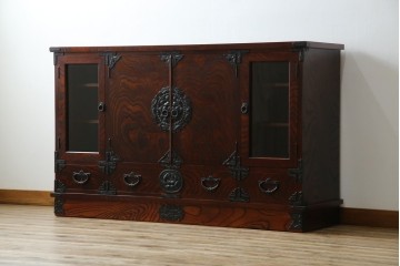 中古　美品!!　岩谷堂箪笥　上品なデザインの黒金具が美しいサイドボード(サイドキャビネット、リビングボード、テレビ台、テレビボード、収納棚、飾り棚、戸棚、ヴィンテージ、民芸家具)(R-083106)