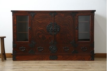 中古　美品!!　岩谷堂箪笥　上品なデザインの黒金具が美しいサイドボード(サイドキャビネット、リビングボード、テレビ台、テレビボード、収納棚、飾り棚、戸棚、ヴィンテージ、民芸家具)(R-083106)