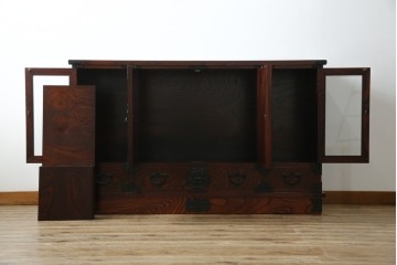 中古　美品!!　岩谷堂箪笥　上品なデザインの黒金具が美しいサイドボード(サイドキャビネット、リビングボード、テレビ台、テレビボード、収納棚、飾り棚、戸棚、ヴィンテージ、民芸家具)(R-083106)