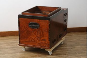 和製アンティーク　美品!!　大振り　欅(ケヤキ)材　作りの良い上質な江戸前長火鉢(木製火鉢、囲炉裏)(R-083107)