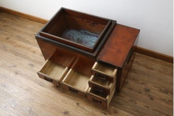 和製アンティーク　美品!!　大振り　欅(ケヤキ)材　作りの良い上質な江戸前長火鉢(木製火鉢、囲炉裏)(R-083107)
