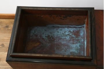 和製アンティーク　美品!!　大振り　欅(ケヤキ)材　作りの良い上質な江戸前長火鉢(木製火鉢、囲炉裏)(R-083107)