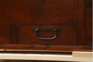 和製アンティーク　美品!!　大振り　欅(ケヤキ)材　作りの良い上質な江戸前長火鉢(木製火鉢、囲炉裏)(R-083107)
