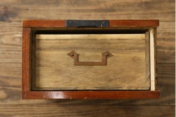 和製アンティーク　明治期　完全オリジナル品　総欅(ケヤキ)材　歴史を感じる酒田船箪笥(帳箱型、帳場箪笥、和タンス、舟箪笥、小箪笥、小物収納、収納箪笥、引き出し)(R-083108)