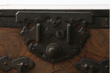 和製アンティーク　明治期　完全オリジナル品　総欅(ケヤキ)材　歴史を感じる酒田船箪笥(帳箱型、帳場箪笥、和タンス、舟箪笥、小箪笥、小物収納、収納箪笥、引き出し)(R-083108)