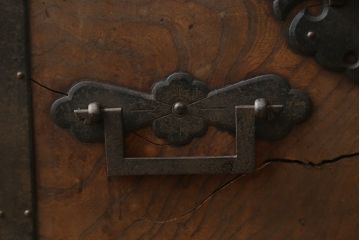 和製アンティーク　明治期　完全オリジナル品　総欅(ケヤキ)材　歴史を感じる酒田船箪笥(帳箱型、帳場箪笥、和タンス、舟箪笥、小箪笥、小物収納、収納箪笥、引き出し)(R-083108)