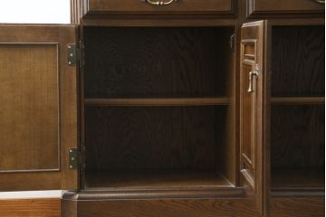中古　美品　カリモク家具(karimoku)　希少な廃番品!!　domani(ドマーニ)　QUEENS　LIFE(クイーンズライフ)　迫力のあるフルサイズのエレガントなキャビネット(飾り棚、収納棚、戸棚、食器棚、カップボード、ガラスケース、ショーケース、コレクションケース、キュリオケース)(R-083109)