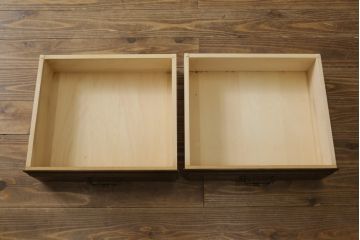 中古　美品　カリモク家具(karimoku)　希少な廃番品!!　domani(ドマーニ)　QUEENS　LIFE(クイーンズライフ)　迫力のあるフルサイズのエレガントなキャビネット(飾り棚、収納棚、戸棚、食器棚、カップボード、ガラスケース、ショーケース、コレクションケース、キュリオケース)(R-083109)