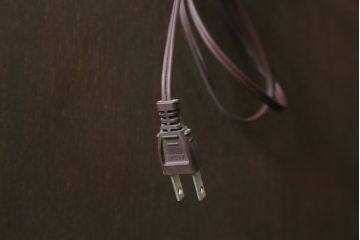 中古　美品　カリモク家具(karimoku)　希少な廃番品!!　domani(ドマーニ)　QUEENS　LIFE(クイーンズライフ)　迫力のあるフルサイズのエレガントなキャビネット(飾り棚、収納棚、戸棚、食器棚、カップボード、ガラスケース、ショーケース、コレクションケース、キュリオケース)(R-083109)