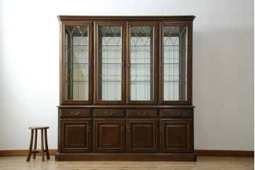 中古　美品　カリモク家具(karimoku)　希少な廃番品!!　domani(ドマーニ)　QUEENS　LIFE(クイーンズライフ)　迫力のあるフルサイズのエレガントなキャビネット(飾り棚、収納棚、戸棚、食器棚、カップボード、ガラスケース、ショーケース、コレクションケース、キュリオケース)(R-083109)
