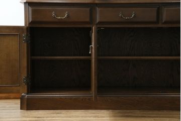 中古　美品　カリモク家具(karimoku)　希少な廃番品!!　domani(ドマーニ)　QUEENS　LIFE(クイーンズライフ)　迫力のあるフルサイズのエレガントなキャビネット(飾り棚、収納棚、戸棚、食器棚、カップボード、ガラスケース、ショーケース、コレクションケース、キュリオケース)(R-083109)