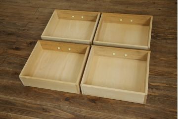 中古　美品　カリモク家具(karimoku)　希少な廃番品!!　domani(ドマーニ)　QUEENS　LIFE(クイーンズライフ)　迫力のあるフルサイズのエレガントなキャビネット(飾り棚、収納棚、戸棚、食器棚、カップボード、ガラスケース、ショーケース、コレクションケース、キュリオケース)(R-083109)