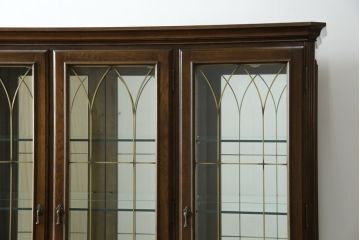 中古　美品　カリモク家具(karimoku)　希少な廃番品!!　domani(ドマーニ)　QUEENS　LIFE(クイーンズライフ)　迫力のあるフルサイズのエレガントなキャビネット(飾り棚、収納棚、戸棚、食器棚、カップボード、ガラスケース、ショーケース、コレクションケース、キュリオケース)(R-083109)