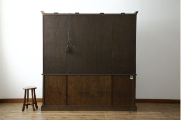 中古　美品　カリモク家具(karimoku)　希少な廃番品!!　domani(ドマーニ)　QUEENS　LIFE(クイーンズライフ)　迫力のあるフルサイズのエレガントなキャビネット(飾り棚、収納棚、戸棚、食器棚、カップボード、ガラスケース、ショーケース、コレクションケース、キュリオケース)(R-083109)