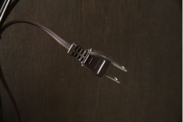 中古　美品　カリモク家具(karimoku)　希少な廃番品!!　domani(ドマーニ)　QUEENS　LIFE(クイーンズライフ)　迫力のあるフルサイズのエレガントなキャビネット(飾り棚、収納棚、戸棚、食器棚、カップボード、ガラスケース、ショーケース、コレクションケース、キュリオケース)(R-083109)