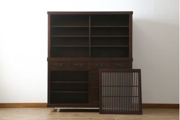 中古　美品!!　三面栗(クリ)材　落ち着いたデザインの二段重ね水屋箪笥(キャビネット、食器棚、カップボード、収納棚、戸棚、バラ売り可能)(R-083111)