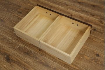 中古　美品!!　三面栗(クリ)材　落ち着いたデザインの二段重ね水屋箪笥(キャビネット、食器棚、カップボード、収納棚、戸棚、バラ売り可能)(R-083111)