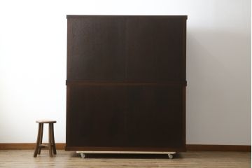 中古　美品!!　三面栗(クリ)材　落ち着いたデザインの二段重ね水屋箪笥(キャビネット、食器棚、カップボード、収納棚、戸棚、バラ売り可能)(R-083111)