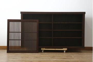 中古　美品!!　三面栗(クリ)材　落ち着いたデザインの水屋箪笥サイドボード(リビングボード、サイドキャビネット、食器棚、カップボード、収納棚、戸棚)(R-083112)