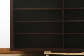 中古　美品!!　三面栗(クリ)材　落ち着いたデザインの水屋箪笥サイドボード(リビングボード、サイドキャビネット、食器棚、カップボード、収納棚、戸棚)(R-083112)
