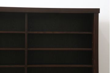 中古　美品!!　三面栗(クリ)材　落ち着いたデザインの水屋箪笥サイドボード(リビングボード、サイドキャビネット、食器棚、カップボード、収納棚、戸棚)(R-083112)