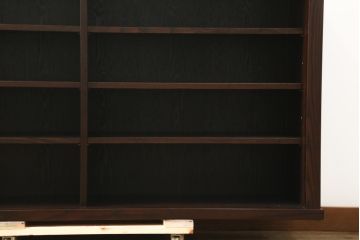 中古　美品!!　三面栗(クリ)材　落ち着いたデザインの水屋箪笥サイドボード(リビングボード、サイドキャビネット、食器棚、カップボード、収納棚、戸棚)(R-083112)