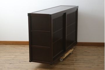 中古　美品!!　三面栗(クリ)材　落ち着いたデザインの水屋箪笥サイドボード(リビングボード、サイドキャビネット、食器棚、カップボード、収納棚、戸棚)(R-083112)