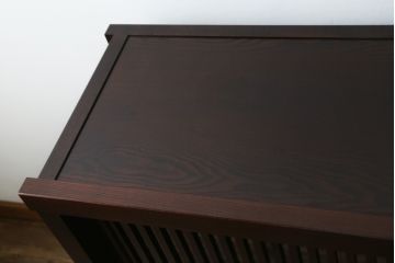 中古　美品!!　三面栗(クリ)材　落ち着いたデザインの水屋箪笥サイドボード(リビングボード、サイドキャビネット、食器棚、カップボード、収納棚、戸棚)(R-083112)
