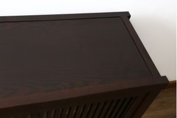 中古　美品!!　三面栗(クリ)材　落ち着いたデザインの水屋箪笥サイドボード(リビングボード、サイドキャビネット、食器棚、カップボード、収納棚、戸棚)(R-083112)