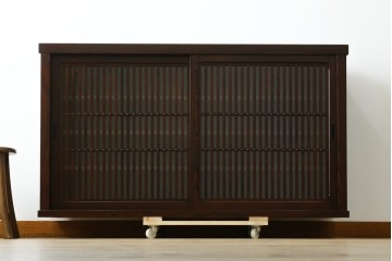中古　美品!!　三面栗(クリ)材　落ち着いたデザインの水屋箪笥サイドボード　(R-083112)