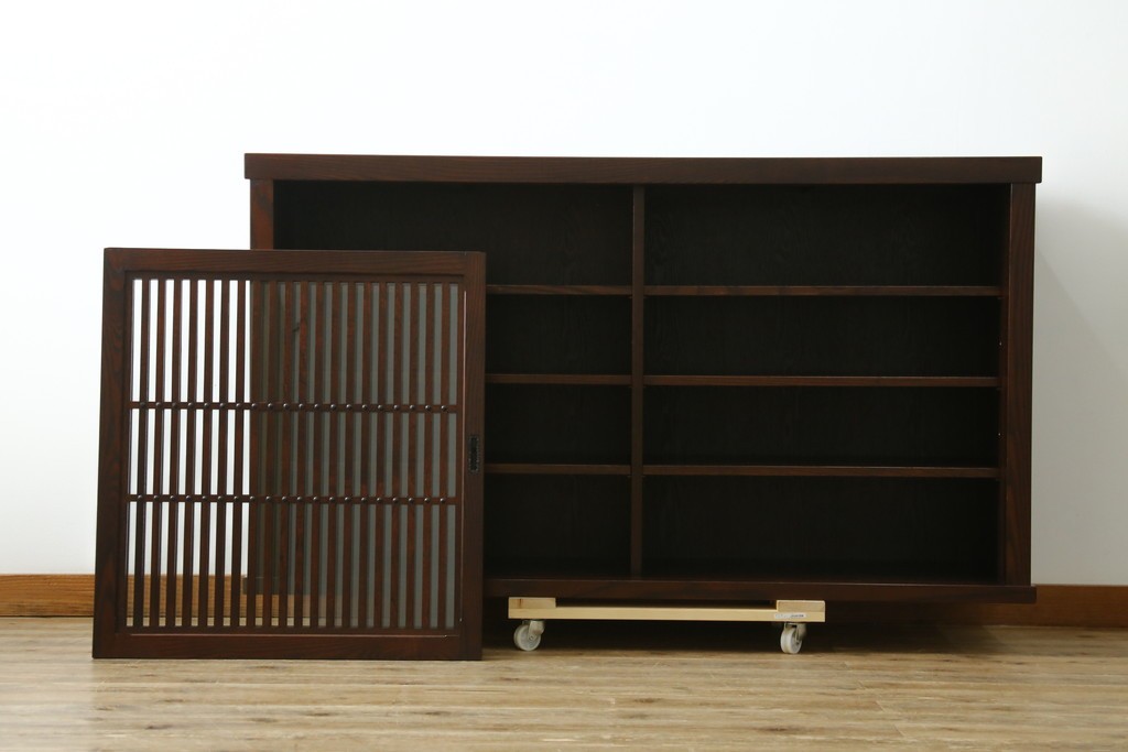 中古　美品!!　三面栗(クリ)材　落ち着いたデザインの水屋箪笥サイドボード　(R-083112)