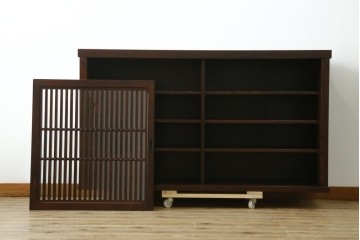 中古　美品!!　三面栗(クリ)材　落ち着いたデザインの水屋箪笥サイドボード　(R-083112)