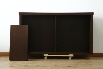 中古　美品!!　三面栗(クリ)材　落ち着いたデザインの水屋箪笥サイドボード　(R-083112)