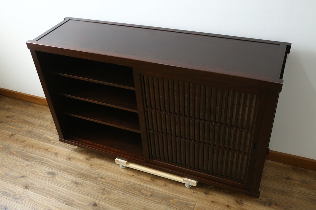 中古　美品!!　三面栗(クリ)材　落ち着いたデザインの水屋箪笥サイドボード　(R-083112)