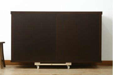 中古　美品!!　三面栗(クリ)材　落ち着いたデザインの水屋箪笥サイドボード　(R-083112)