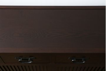 中古　美品!!　三面栗(クリ)材　引き出し4杯付き　落ち着いたデザインの水屋箪笥サイドボード(リビングボード、サイドキャビネット、食器棚、カップボード、収納棚、戸棚)(R-083113)