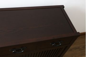 中古　美品!!　三面栗(クリ)材　引き出し4杯付き　落ち着いたデザインの水屋箪笥サイドボード(リビングボード、サイドキャビネット、食器棚、カップボード、収納棚、戸棚)(R-083113)