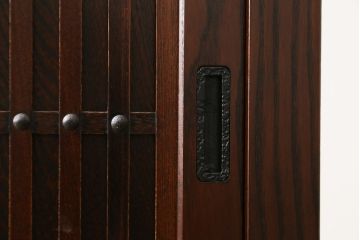 中古　美品!!　三面栗(クリ)材　引き出し4杯付き　落ち着いたデザインの水屋箪笥サイドボード(リビングボード、サイドキャビネット、食器棚、カップボード、収納棚、戸棚)(R-083113)