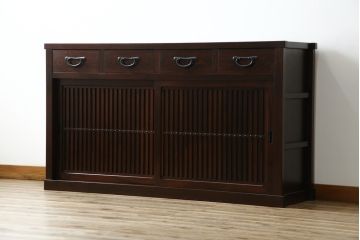 中古　美品!!　三面栗(クリ)材　引き出し4杯付き　落ち着いたデザインの水屋箪笥サイドボード(リビングボード、サイドキャビネット、食器棚、カップボード、収納棚、戸棚)(R-083113)