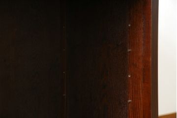 中古　美品!!　三面栗(クリ)材　引き出し4杯付き　落ち着いたデザインの水屋箪笥サイドボード(リビングボード、サイドキャビネット、食器棚、カップボード、収納棚、戸棚)(R-083113)