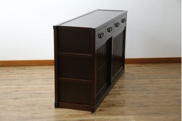中古　美品!!　三面栗(クリ)材　引き出し4杯付き　落ち着いたデザインの水屋箪笥サイドボード(リビングボード、サイドキャビネット、食器棚、カップボード、収納棚、戸棚)(R-083113)