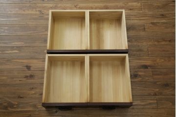 中古　美品!!　三面栗(クリ)材　引き出し4杯付き　落ち着いたデザインの水屋箪笥サイドボード(リビングボード、サイドキャビネット、食器棚、カップボード、収納棚、戸棚)(R-083113)