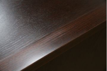 中古　美品!!　三面栗(クリ)材　引き出し4杯付き　落ち着いたデザインの水屋箪笥サイドボード(リビングボード、サイドキャビネット、食器棚、カップボード、収納棚、戸棚)(R-083113)