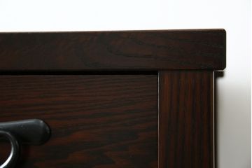中古　美品!!　三面栗(クリ)材　引き出し4杯付き　落ち着いたデザインの水屋箪笥サイドボード(リビングボード、サイドキャビネット、食器棚、カップボード、収納棚、戸棚)(R-083113)